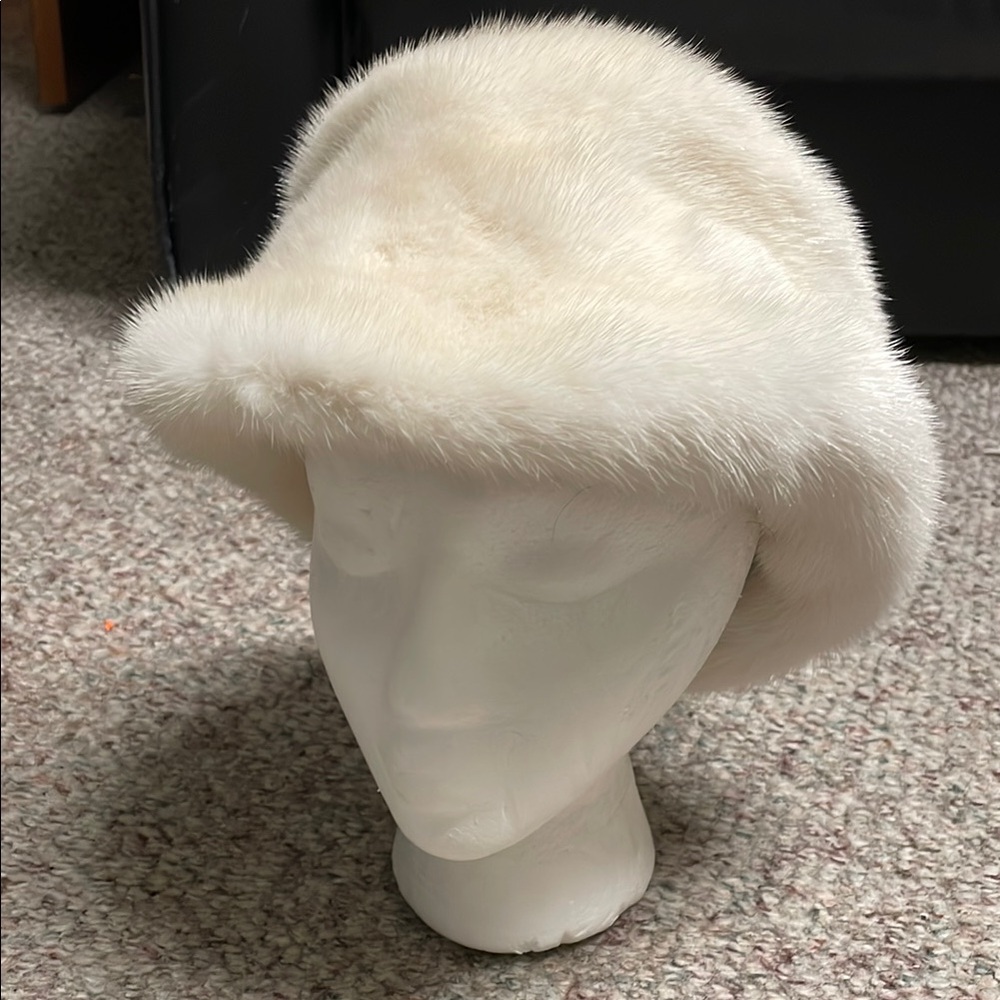 Vintage mink Fur Hat in new condition